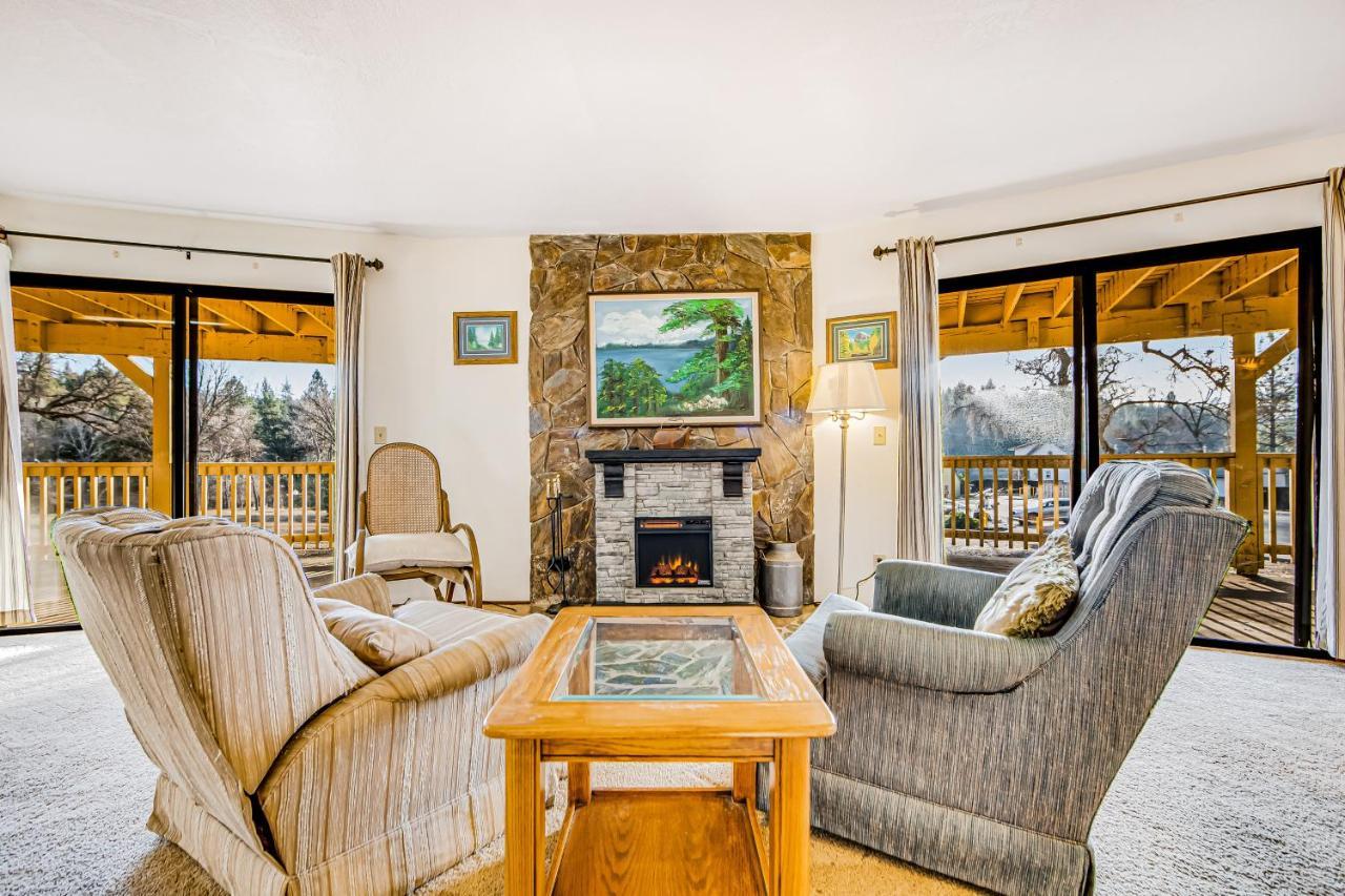 Luring Lakefront Landing Гроувланд Екстериор снимка