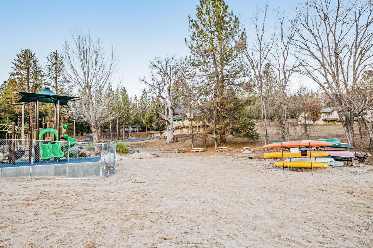 Luring Lakefront Landing Гроувланд Екстериор снимка
