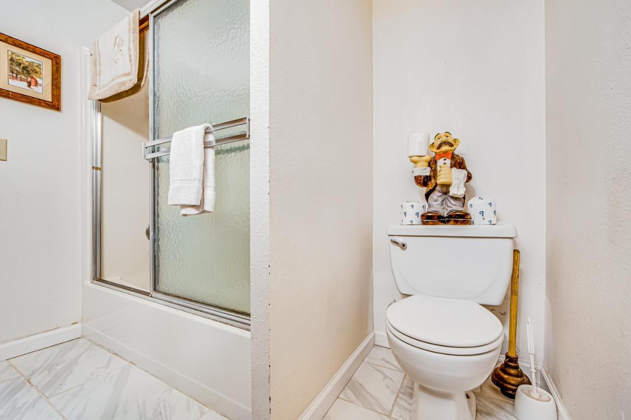 Luring Lakefront Landing Гроувланд Екстериор снимка