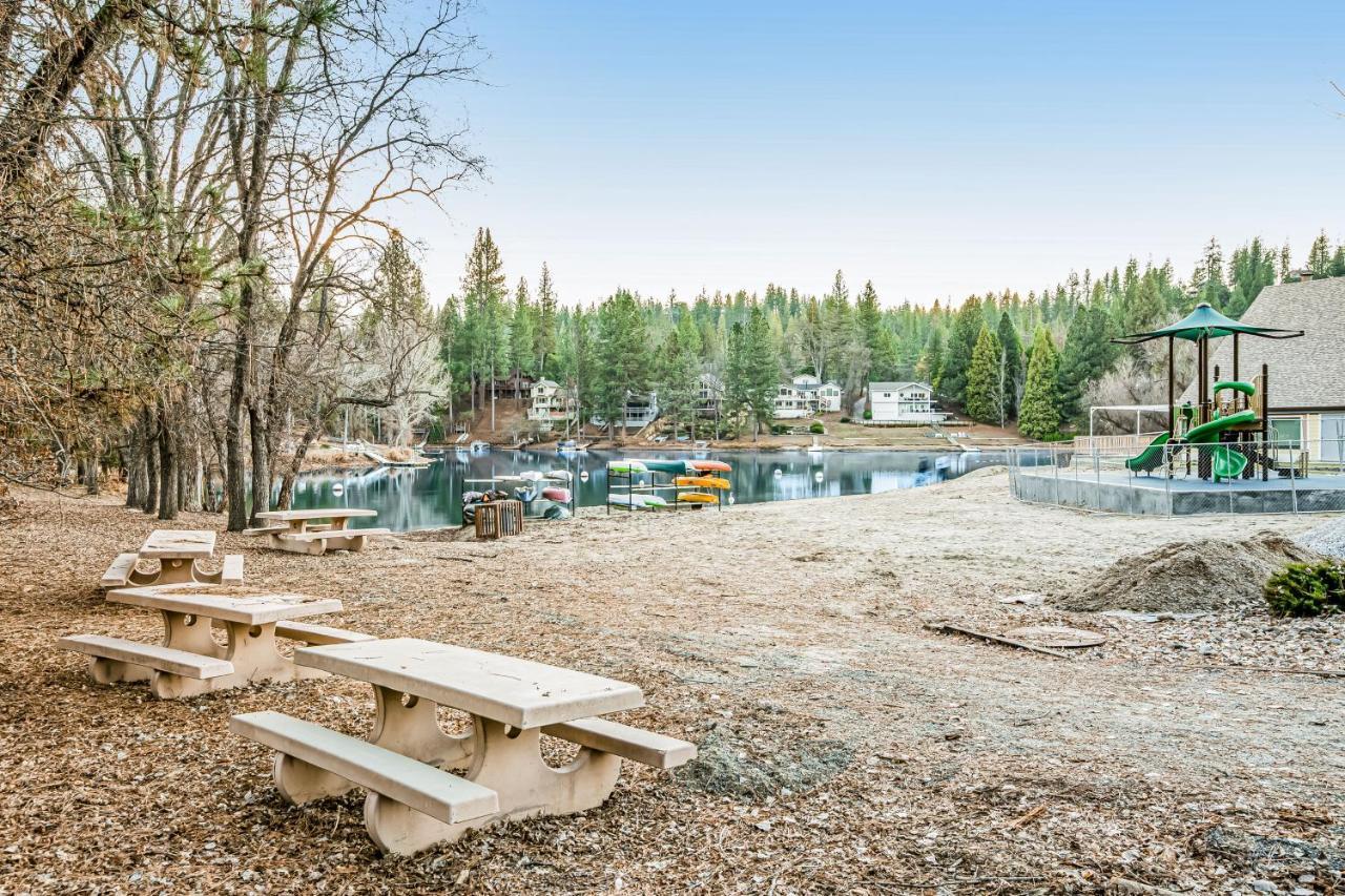 Luring Lakefront Landing Гроувланд Екстериор снимка